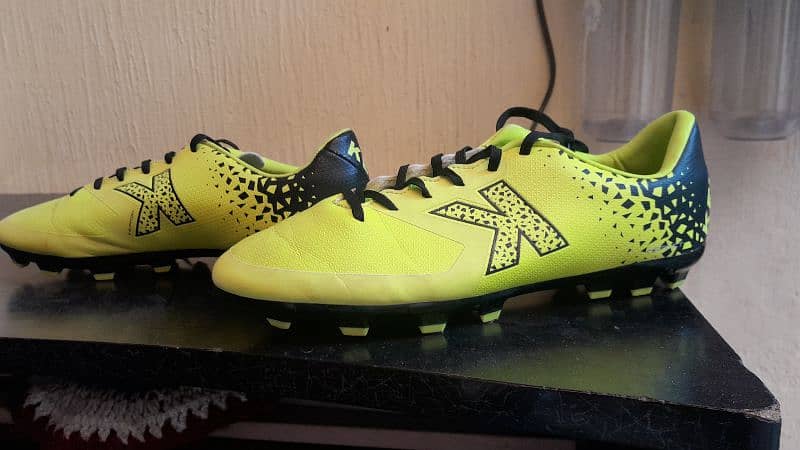 Football shoes studs 3