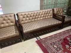 sofa set in impressive condition