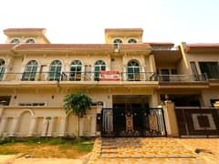 Buy your ideal 5 Marla House in a prime location of Lahore 0
