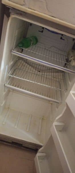 dawlance fridge on running koi foult nahi condition 8/10 2