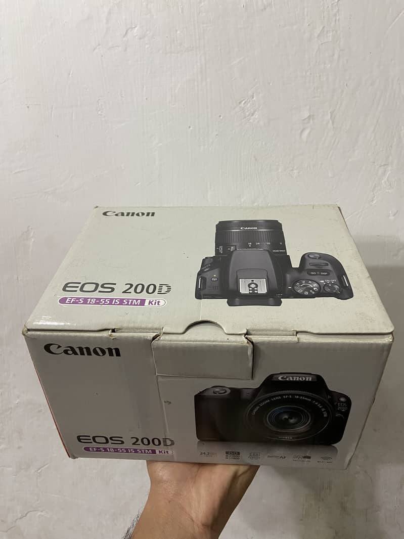 Canon 200d Brand new condition 4