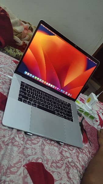 Macbook Pro 2017, 15", Touch Bar, i7, 16/512, 4Gb garafic card 0