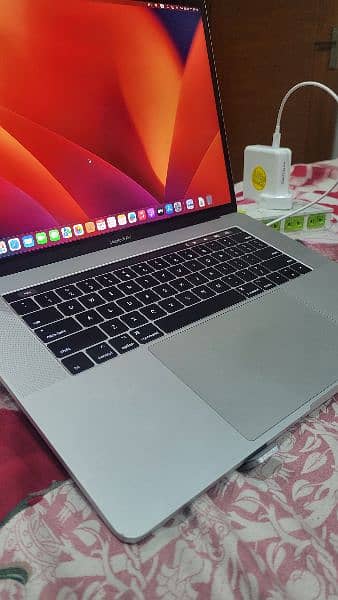 Macbook Pro 2017, 15", Touch Bar, i7, 16/512, 4Gb garafic card 1