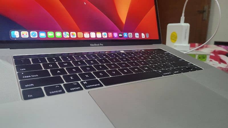 Macbook Pro 2017, 15", Touch Bar, i7, 16/512, 4Gb garafic card 3
