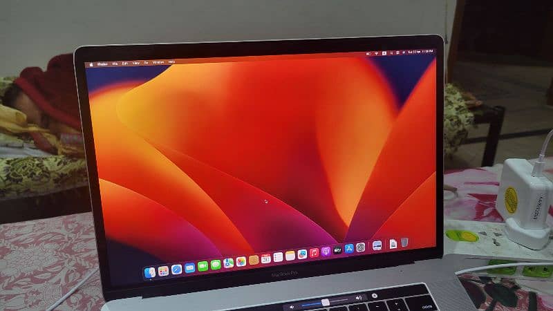 Macbook Pro 2017, 15", Touch Bar, i7, 16/512, 4Gb garafic card 4