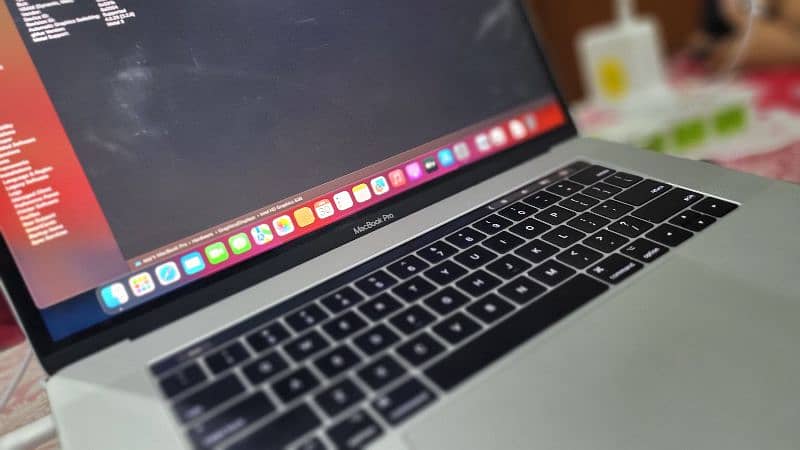 Macbook Pro 2017, 15", Touch Bar, i7, 16/512, 4Gb garafic card 8