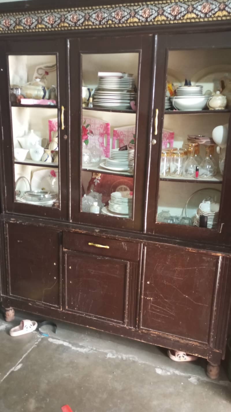 used showcase in good condition 0