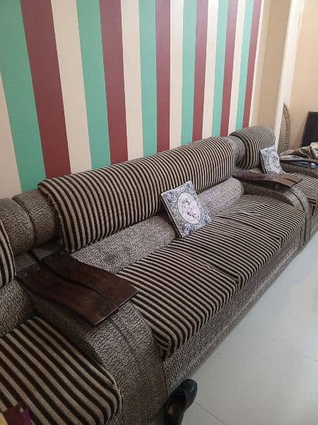 seven seater sofa set in good condition 2