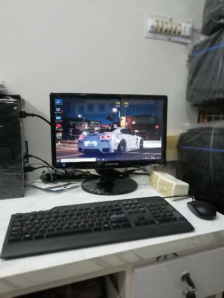 Samsung 19 inch LED Monitor in A+ Fresh Condition (UAE Import Stock) 2