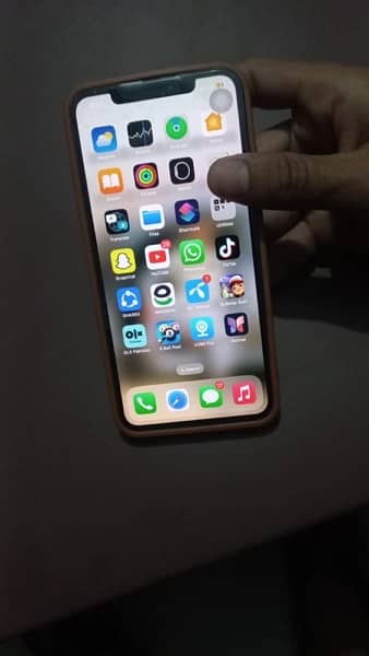 ip xs max sim chalti he panal or batry change he but orginal 0