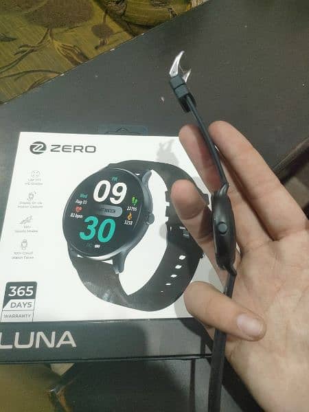 Luna Smartwatch by Zero lifestyle 1