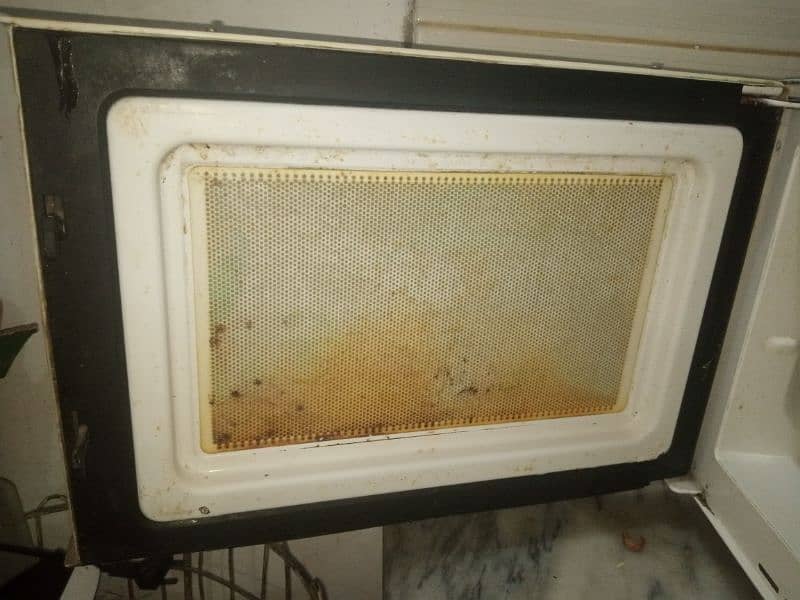 Haier microwave oven.  HR- 5702D. 3
