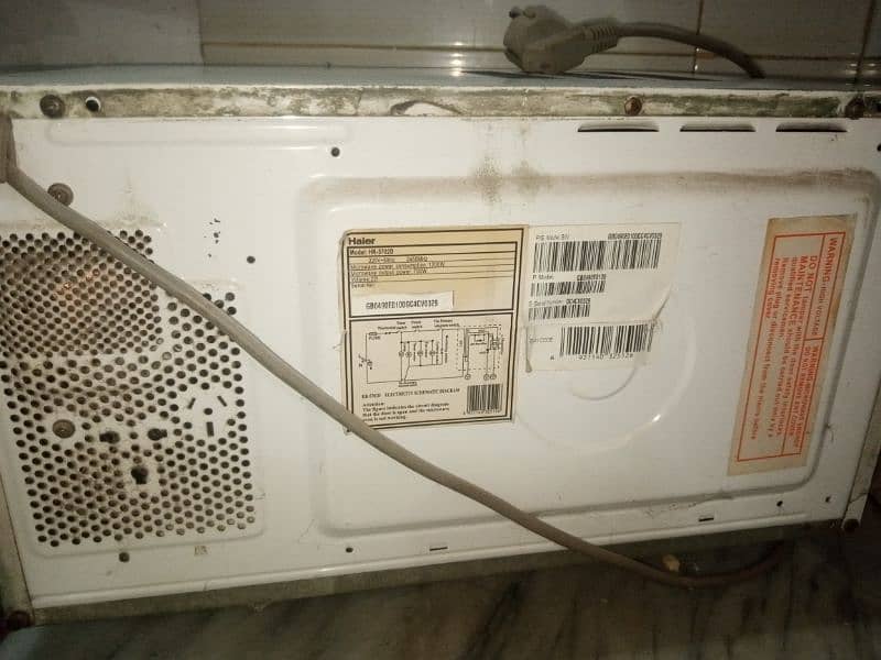 Haier microwave oven.  HR- 5702D. 4