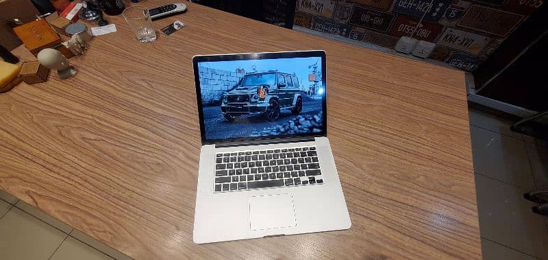 Macbook pro 2015, 15 inches. 16GB 512ssd, 2.8 Ghz Processer, i7 10