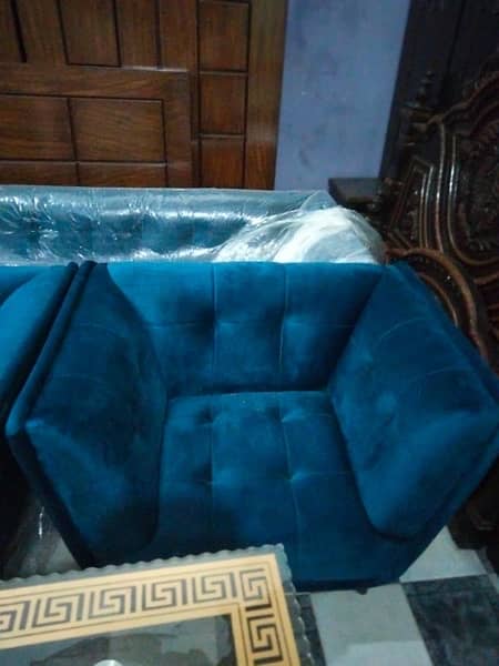 5 Seater sofa set with table avalible for sale 1