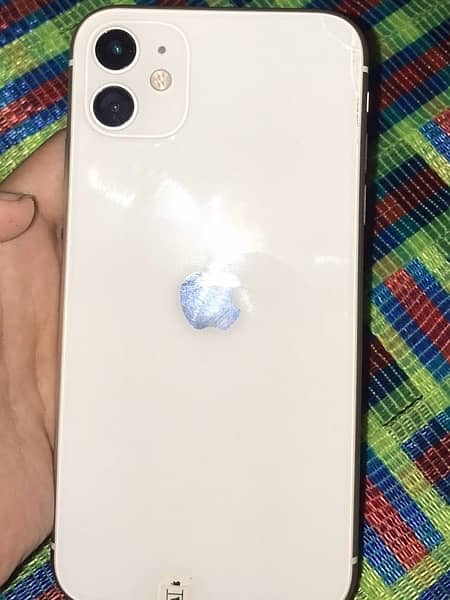 IPHONE 11 IN WHITE COLOR 64GB JV 1
