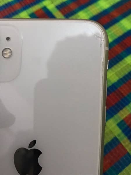 IPHONE 11 IN WHITE COLOR 64GB JV 2