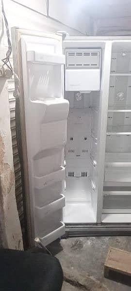 Samsung big  refrigerator + dispensor 6