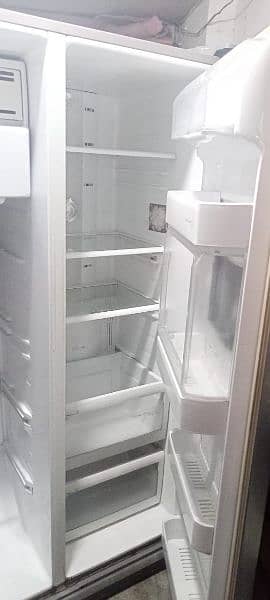 Samsung big  refrigerator + dispensor 8
