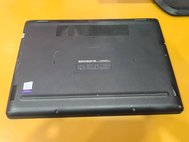 Dell Latitude 3400 4