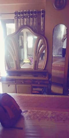 dressing table in dexo with 2 mirrors.