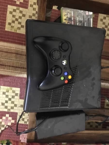 xbox 360 for sale with 2 cottollers . gta 5 fifa 19 far cry4 and more 1