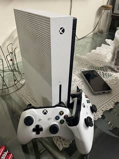 Xbox one s 500gb 2 controller