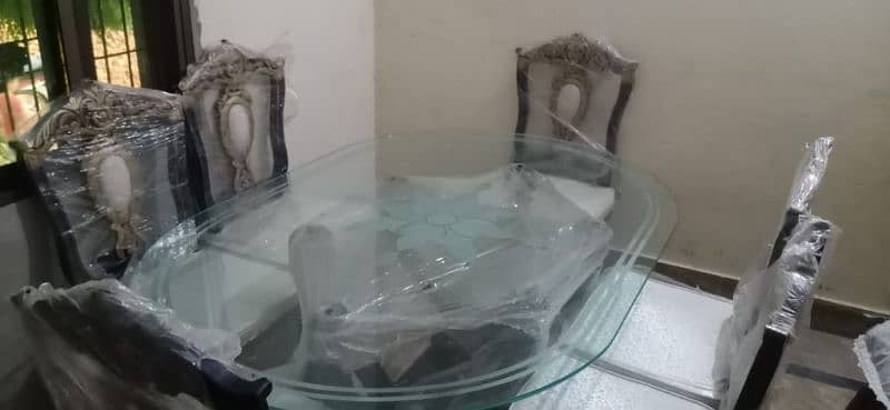 6 chairs and dining table condition 10 by 10 2