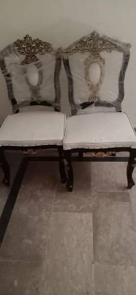 6 chairs and dining table condition 10 by 10 3