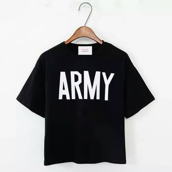 Men and women oversized t-shirts branded Causal Bell. 6