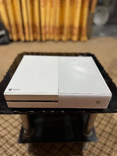 XBOX ONE 1TB/2 MONTH USED 2
