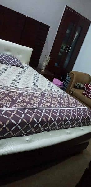 king size bed with matress side tables and dresser 3