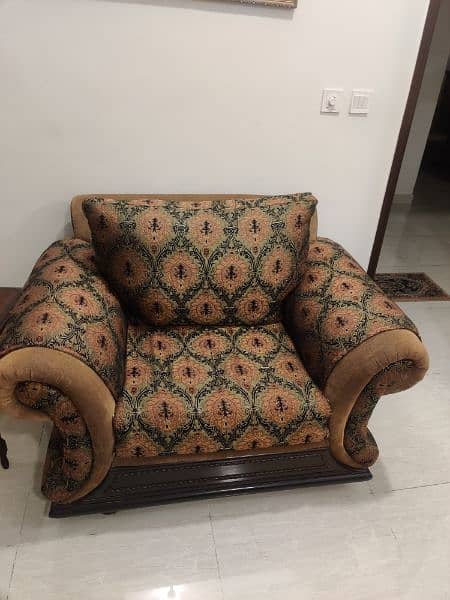 6 seater sofa set. Very Elegant Design and like new 0