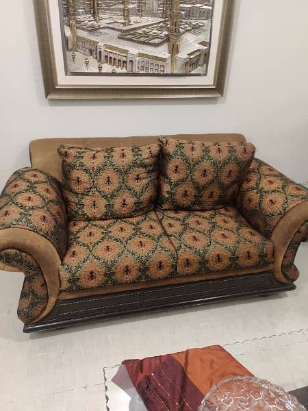 6 seater sofa set. Very Elegant Design and like new 1