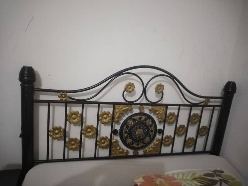 iron bed good condition in very cheap price. 4