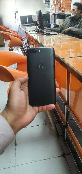 one plus 5 ram8gb ROM 128gb snapegradene procecr 6