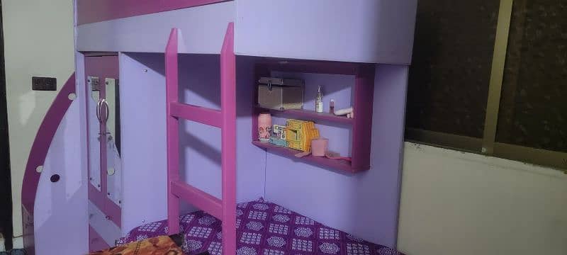 I am selling my daughter bed and wardrobe in 10/9 condition 5