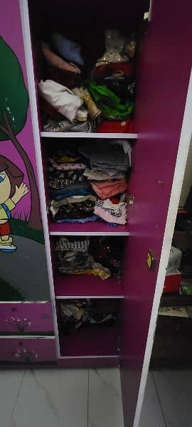 I am selling my daughter bed and wardrobe in 10/9 condition 6
