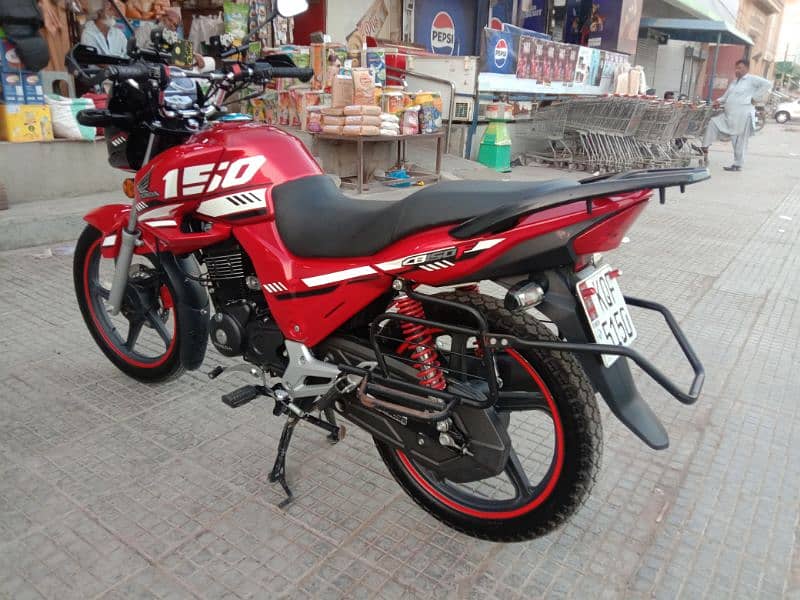 red color,honda bike hai 1