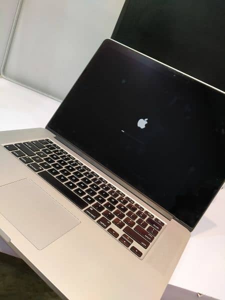 MacBook pro 2015 15 Inch 4