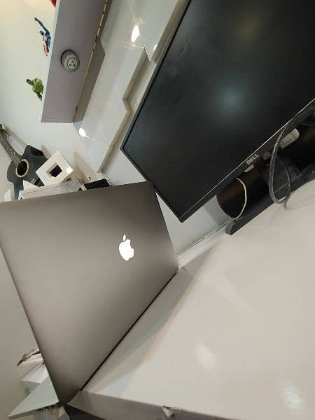 MacBook pro 2015 15 Inch 13