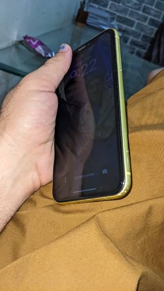 iPhone 11 (factory unlock) 64gb non pta 6