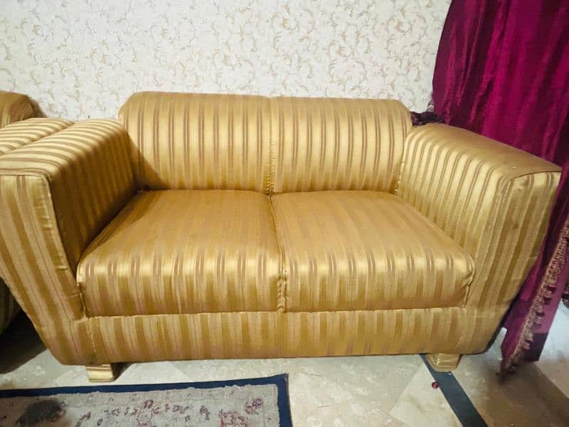 it's new sofa set fabirc is from saudia 2