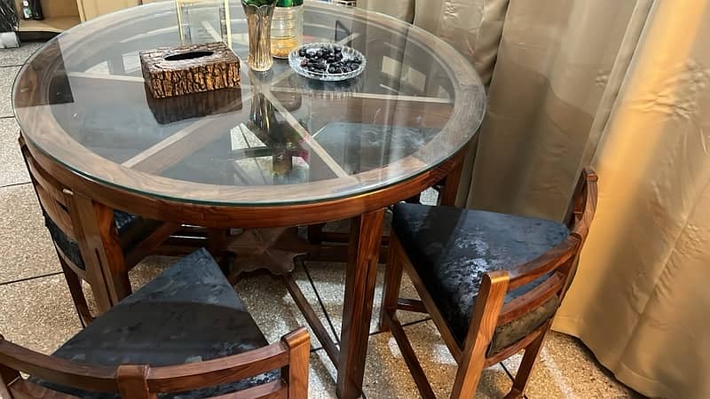 6 seater round table with mirror 1