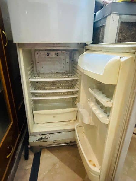 refrigerator in best condition 2