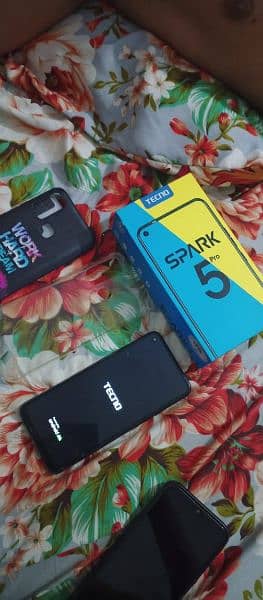 Tecno spark 5 pro 4/64 2