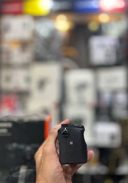 Sony a6400 body only (Complete Box) 2k sc only 7