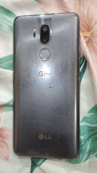 LG G7thinq Platinum Grey 5