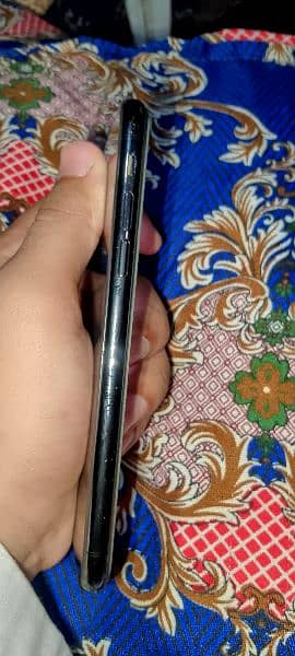 iphone x 9/10 condition 2