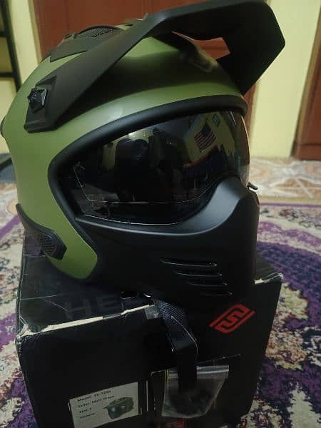 Faseed sport motorcycle safety helmet. 3